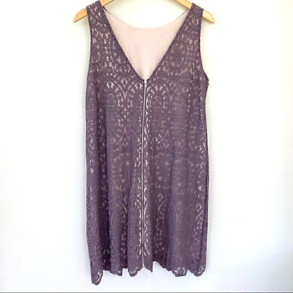 Pinkblush lace midi  dress with crew neck and v-back - Picture 8 of 11